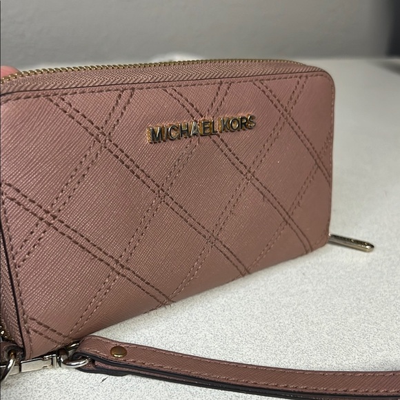 Michael Kors Blush Quilted Wristlet - Picture 4 of 5